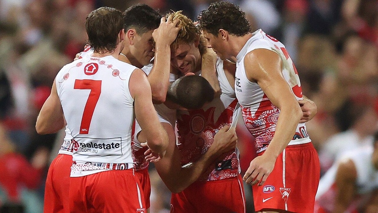 Volkswagen Ask A Swan: Isaac Heeney